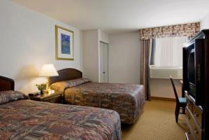 Express & Toronto Airport West By Ihg Hotel