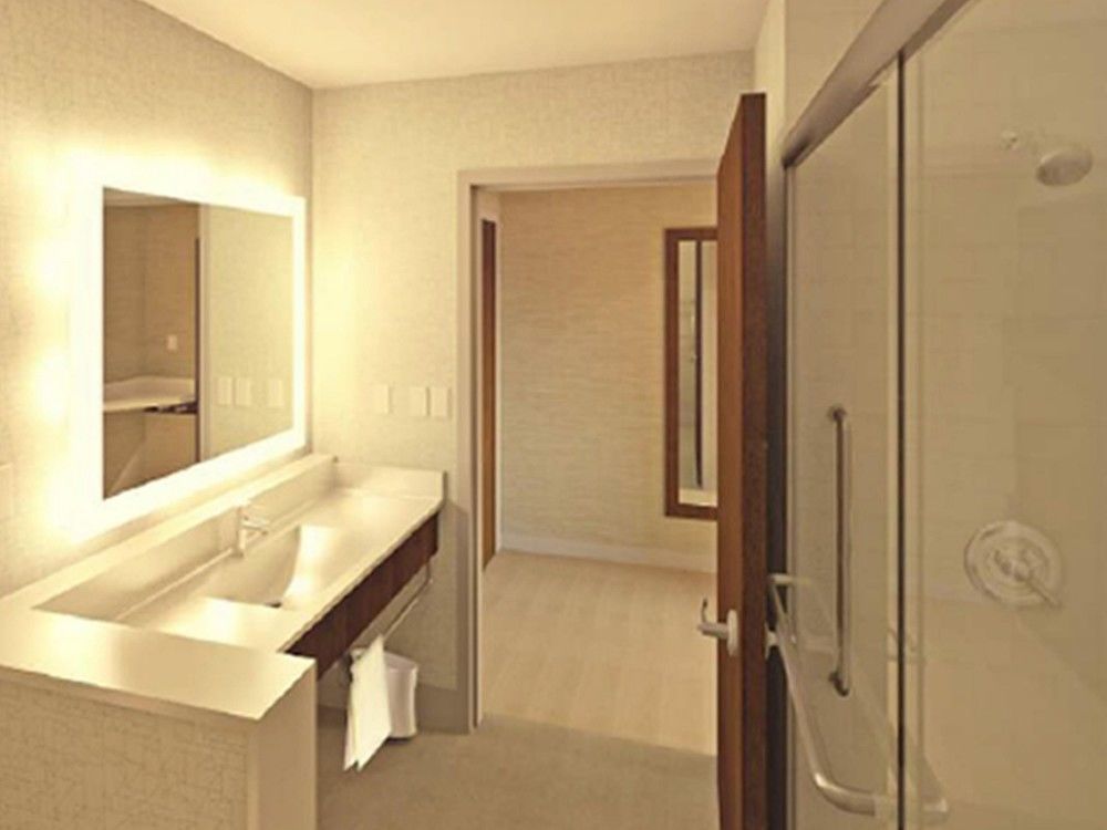 Express & Toronto Airport West By Ihg Hotel