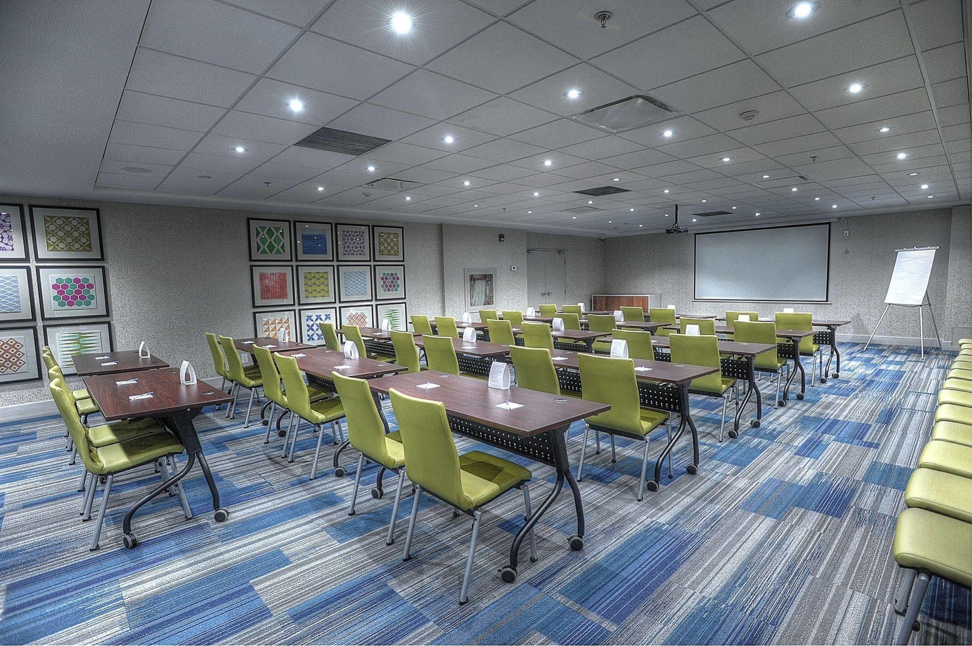 Express & Toronto Airport West By Ihg 4* Mississauga