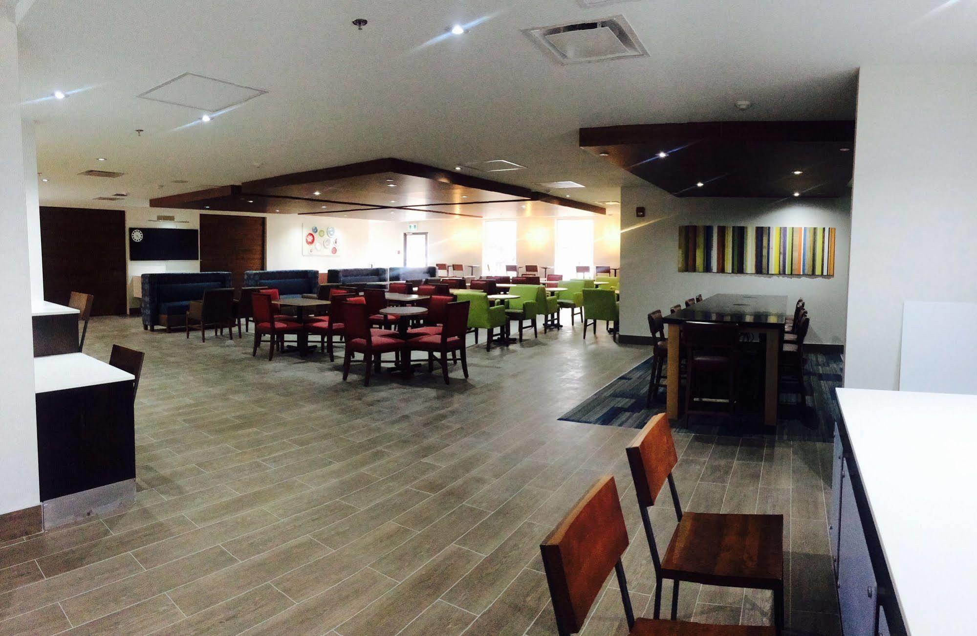 Express & Toronto Airport West By Ihg 4* Mississauga