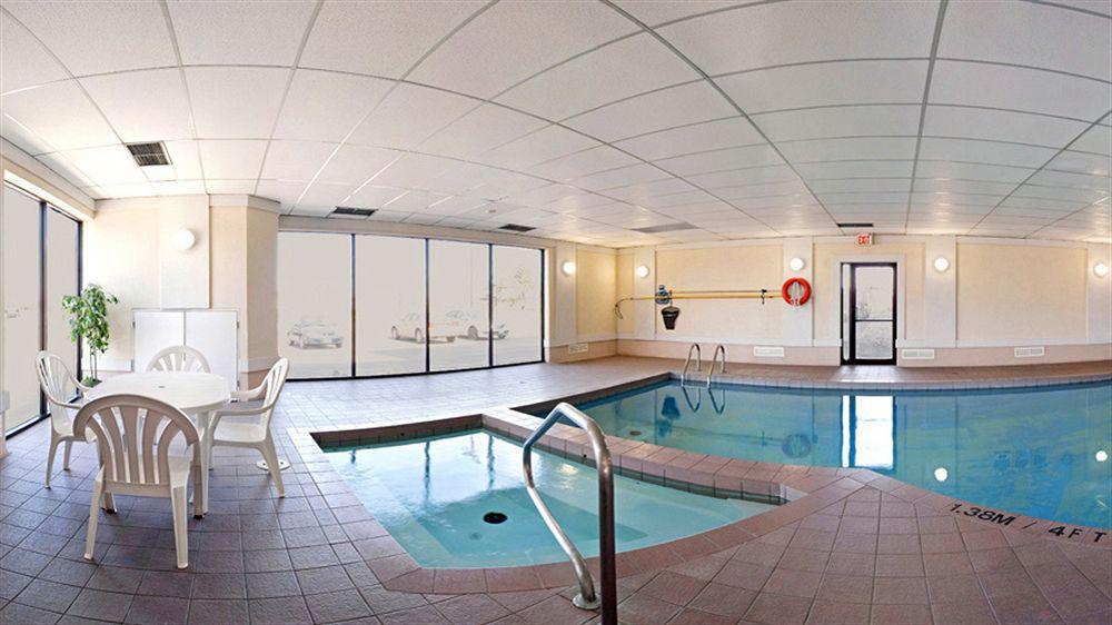 Express & Toronto Airport West By Ihg Hotel