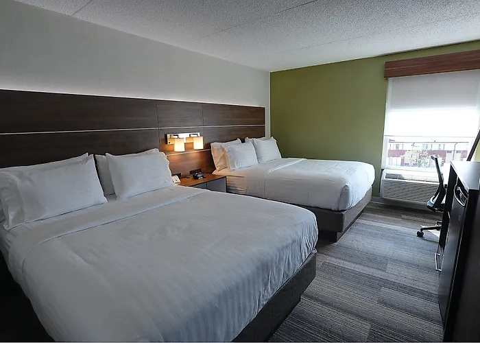 Holiday Inn Express & Suites Toronto Airport West By Ihg