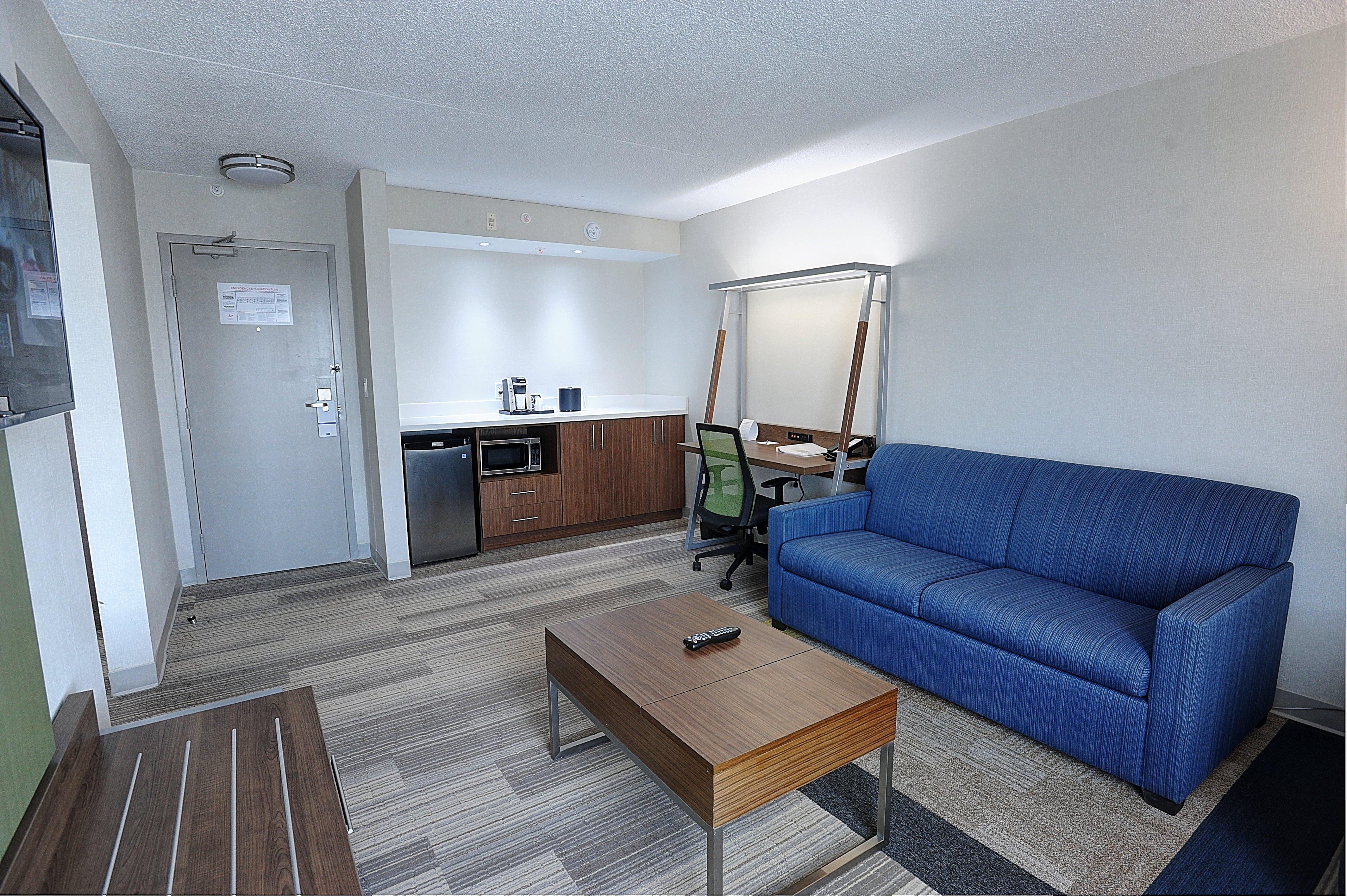 Hotel Express & Toronto Airport West By Ihg 4*