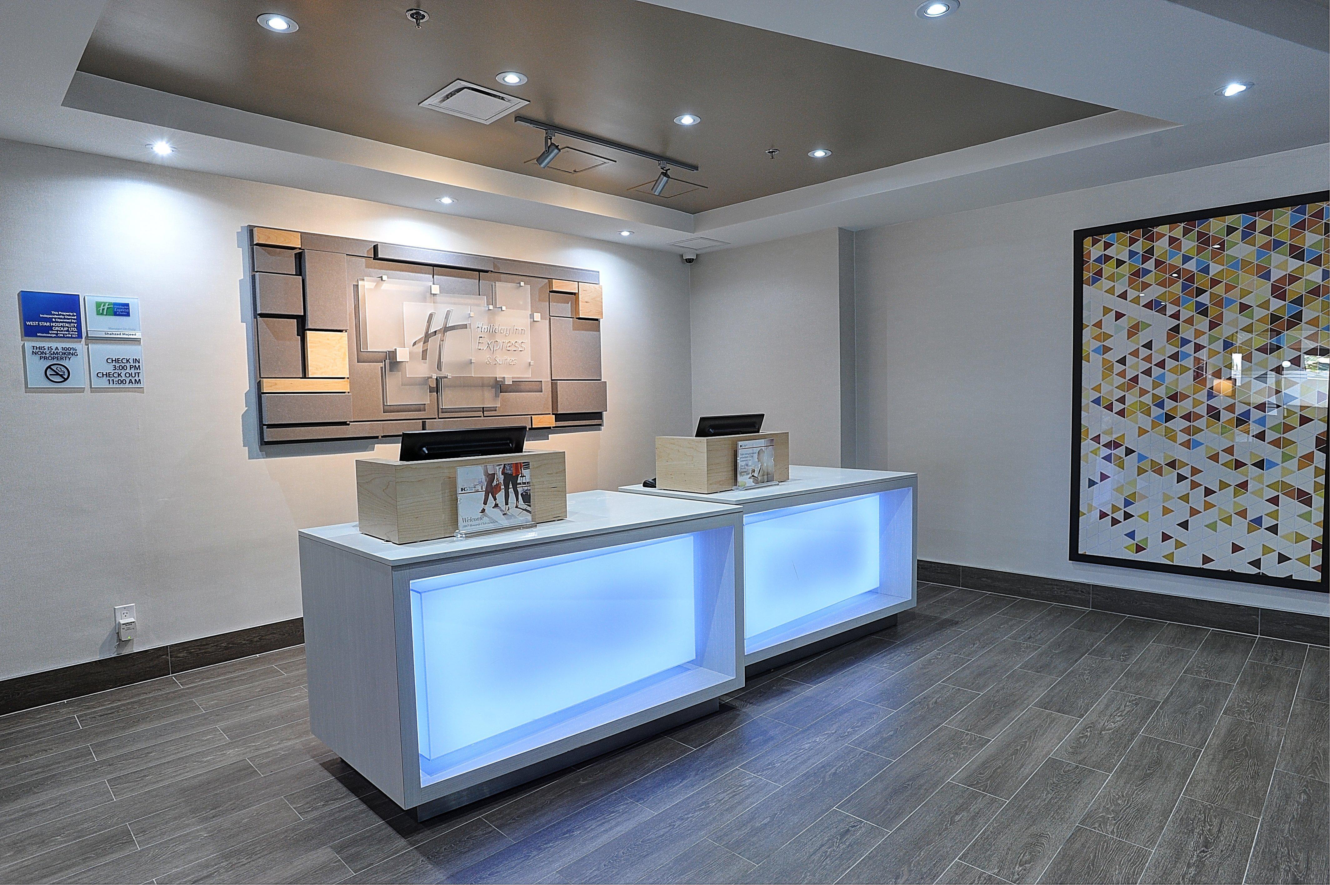 Express & Toronto Airport West By Ihg 4*