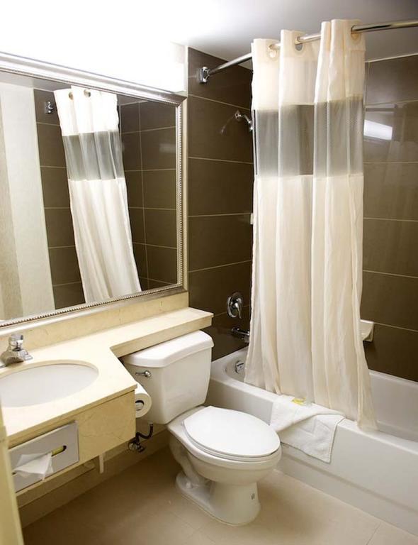 Express & Toronto Airport West By Ihg 4* Mississauga